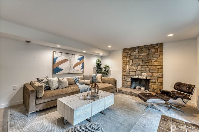 21225 NE 12th Street, Sammamish, WA 98074