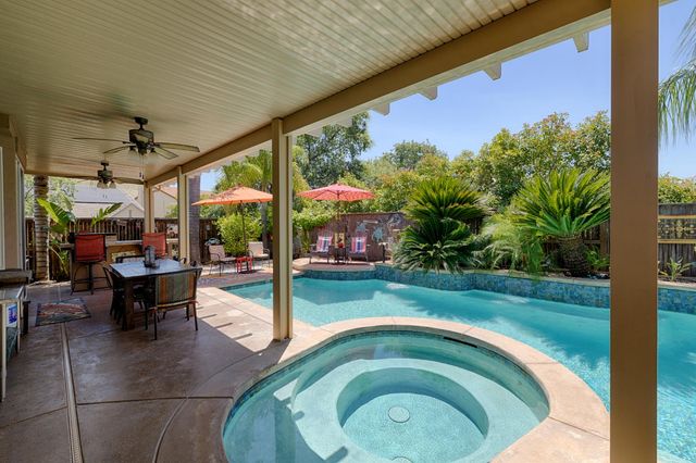 2201 Hedrick Ct, Rocklin, CA 95765