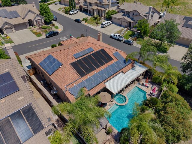 2201 Hedrick Ct, Rocklin, CA 95765