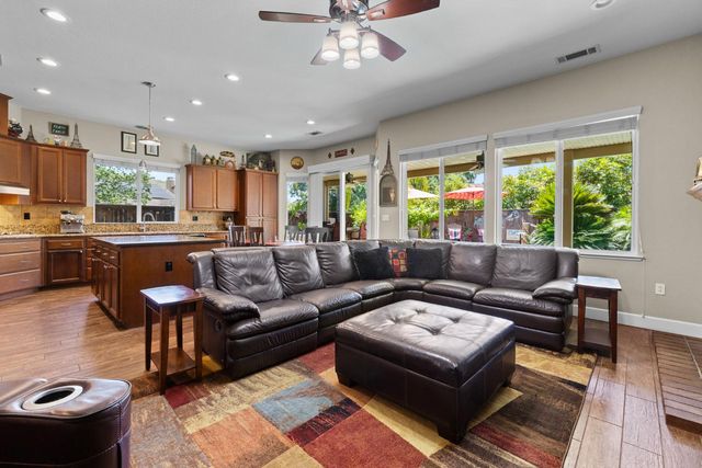 2201 Hedrick Ct, Rocklin, CA 95765