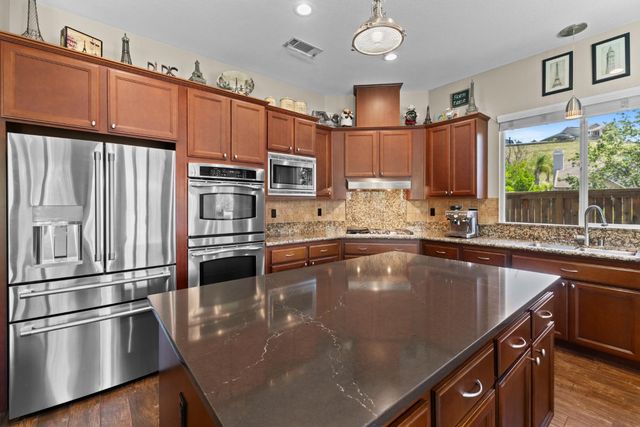 2201 Hedrick Ct, Rocklin, CA 95765