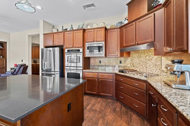 2201 Hedrick Ct, Rocklin, CA 95765
