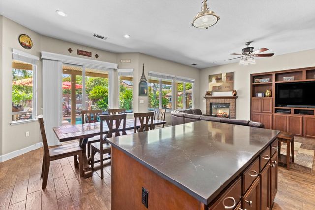 2201 Hedrick Ct, Rocklin, CA 95765