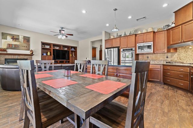 2201 Hedrick Ct, Rocklin, CA 95765