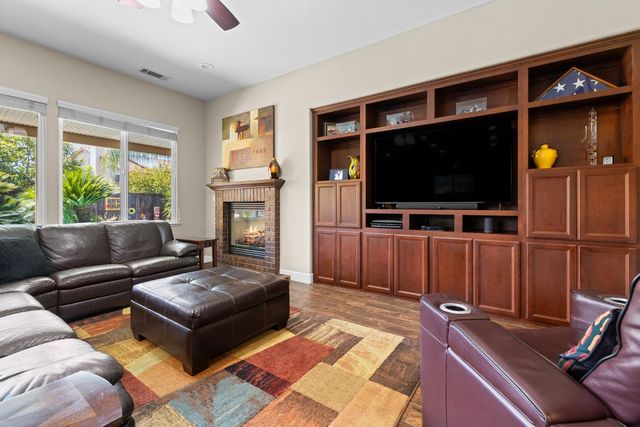 2201 Hedrick Ct, Rocklin, CA 95765