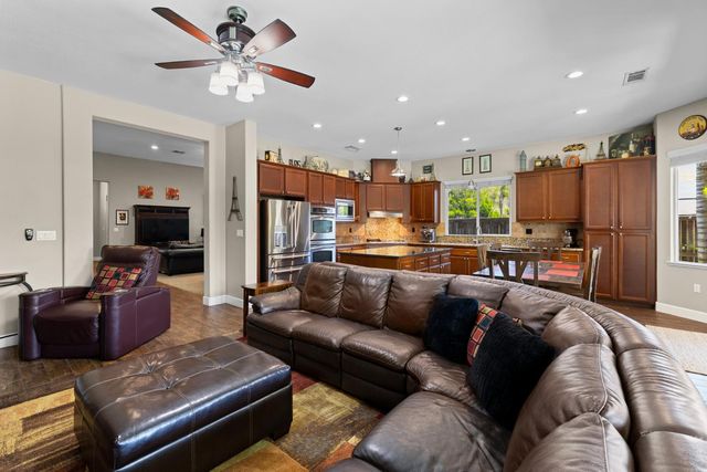 2201 Hedrick Ct, Rocklin, CA 95765