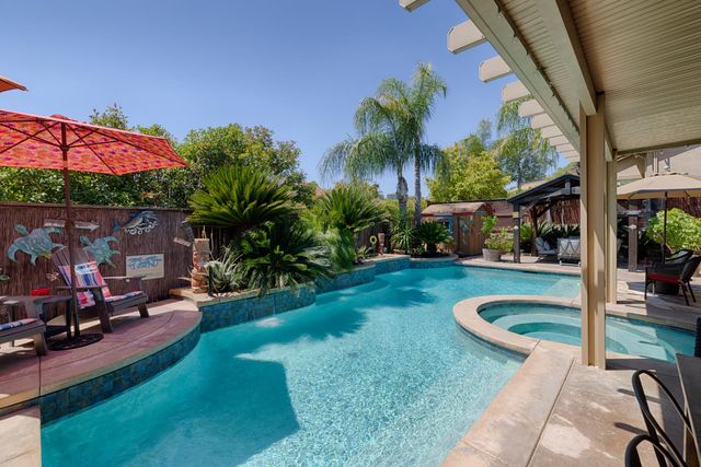 2201 Hedrick Ct, Rocklin, CA 95765