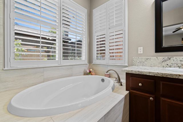 2201 Hedrick Ct, Rocklin, CA 95765