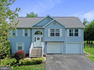 32 RADIANT DRIVE, Martinsburg, WV 25404