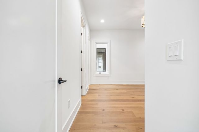 1802 Shackleford Rd, Nashville, TN 37215