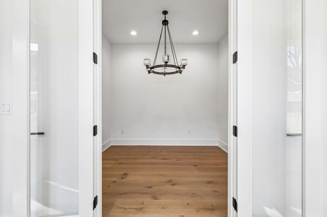 1802 Shackleford Rd, Nashville, TN 37215