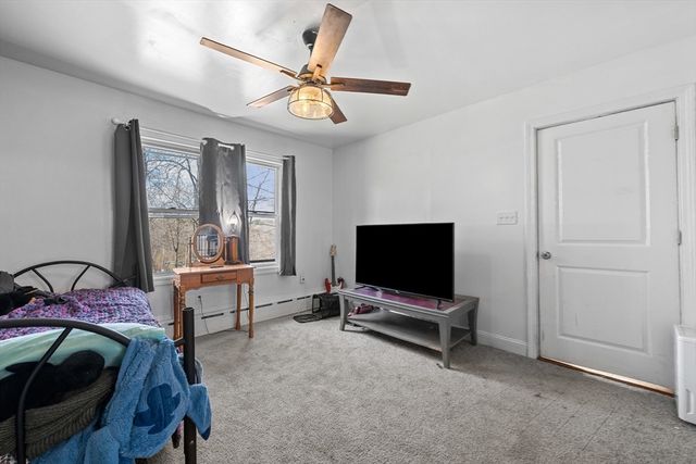 20 Hill St, Webster, MA 01570