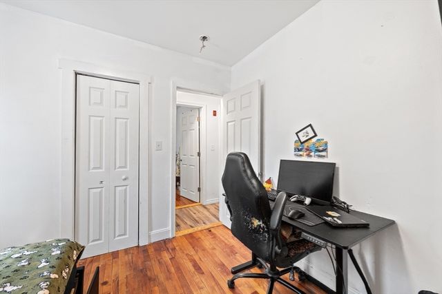 20 Hill St, Webster, MA 01570