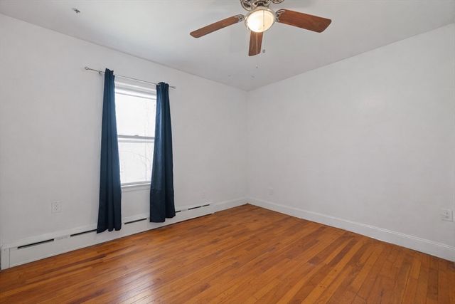 20 Hill St, Webster, MA 01570