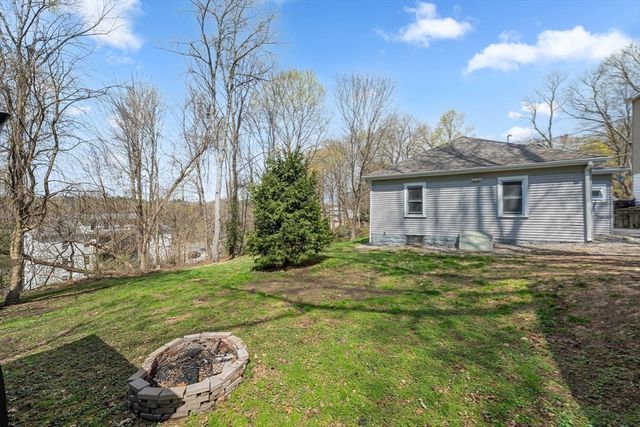 20 Hill St, Webster, MA 01570