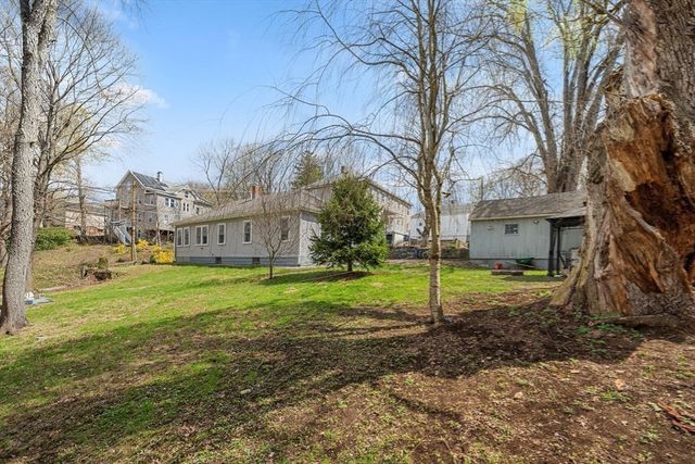 20 Hill St, Webster, MA 01570