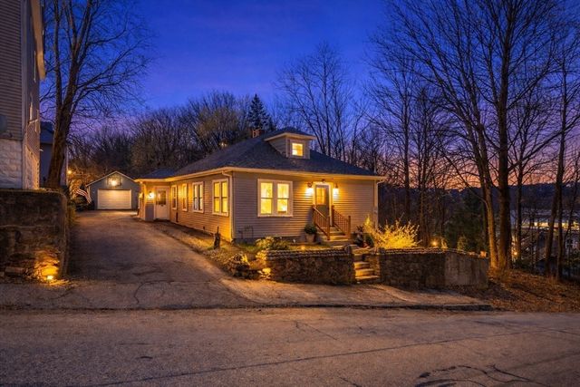 20 Hill St, Webster, MA 01570