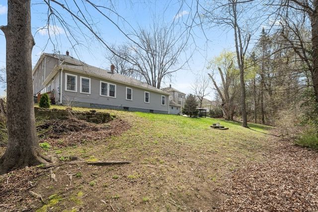 20 Hill St, Webster, MA 01570