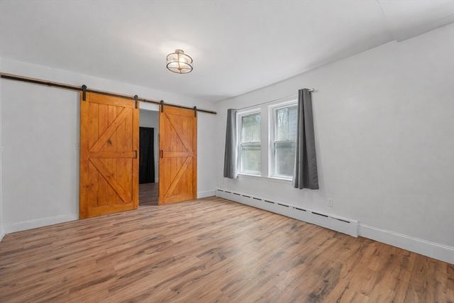 20 Hill St, Webster, MA 01570