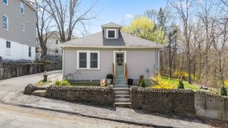 20 Hill St, Webster, MA 01570