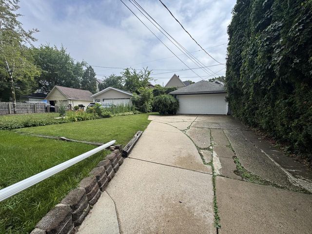 2250 N 64th STREET #2252, Wauwatosa, WI 53213