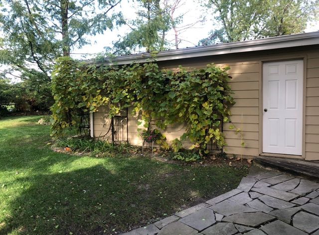 2616 Fontana Drive, Glenview, IL 60025