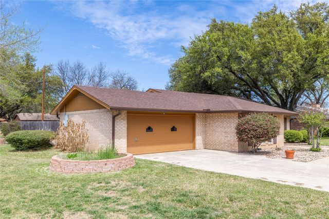 2415 Good Shepherd Drive, Brownwood, TX 76801