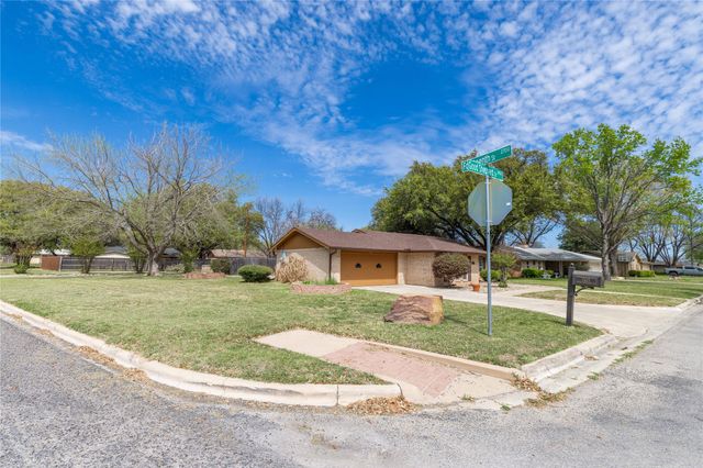 2415 Good Shepherd Drive, Brownwood, TX 76801