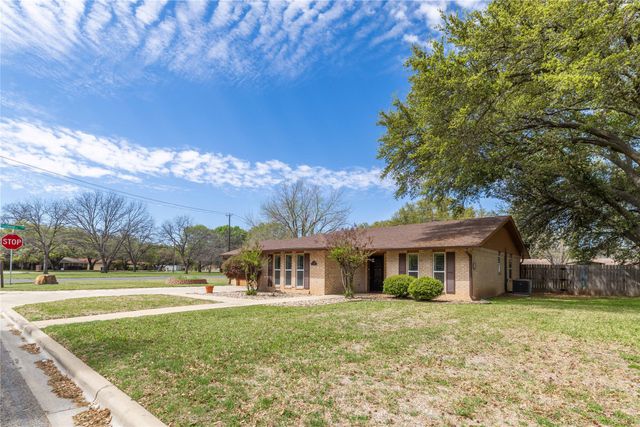 2415 Good Shepherd Drive, Brownwood, TX 76801