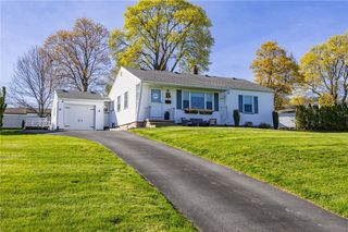 152 Ingomar Drive, Greece, NY 14612