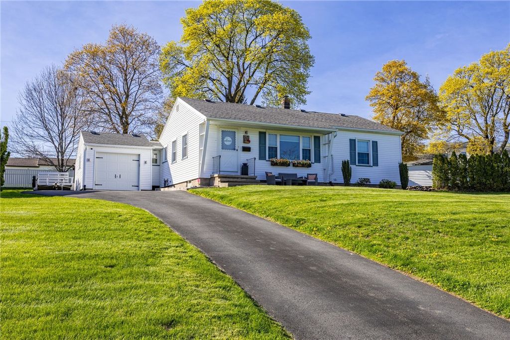 152 Ingomar Drive, Greece, NY 14612