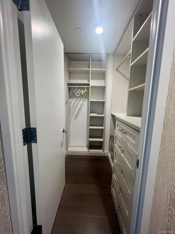 131-03 40 road penthouse2G, Flushing, NY 11354