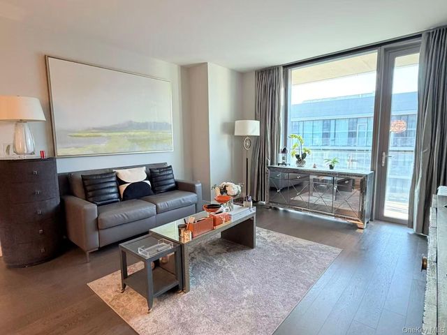 131-03 40 road penthouse2G, Flushing, NY 11354