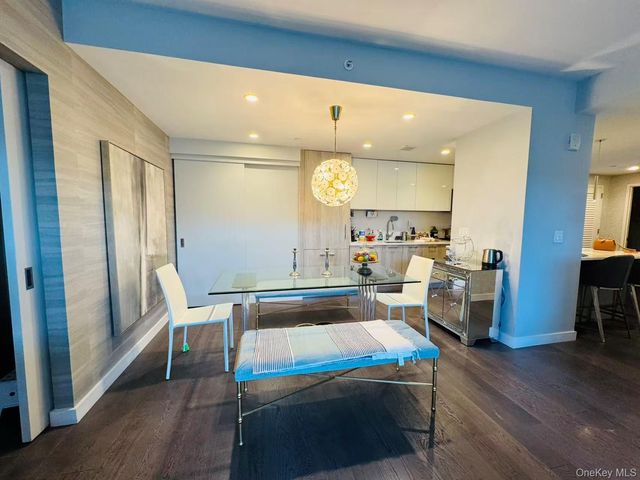 131-03 40 road penthouse2G, Flushing, NY 11354