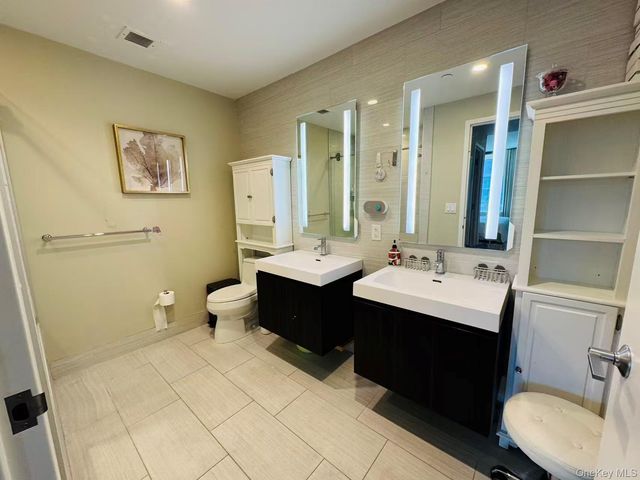 131-03 40 road penthouse2G, Flushing, NY 11354