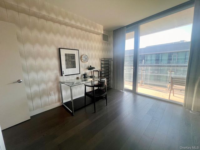 131-03 40 road penthouse2G, Flushing, NY 11354