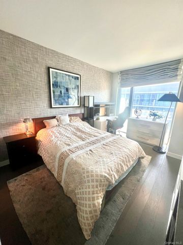 131-03 40 road penthouse2G, Flushing, NY 11354