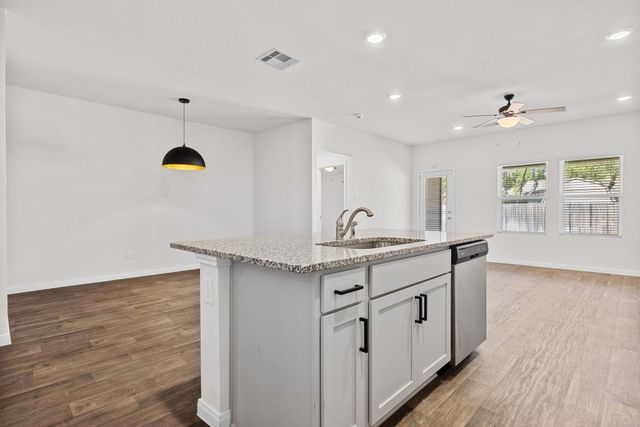1331 Camden LN, Lockhart, TX 78644