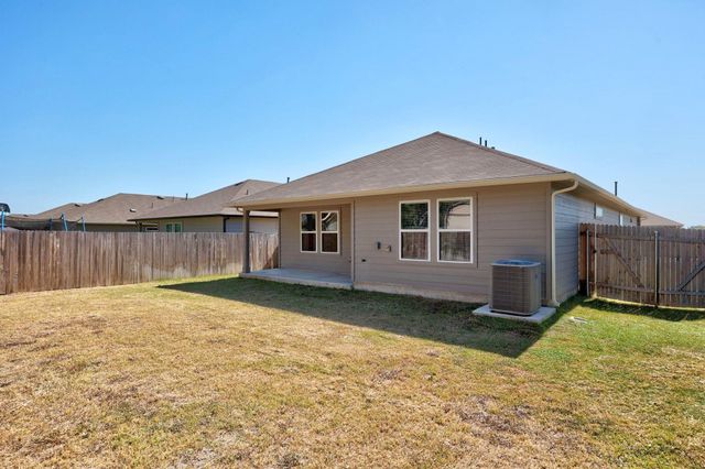 1331 Camden LN, Lockhart, TX 78644
