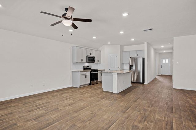 1331 Camden LN, Lockhart, TX 78644