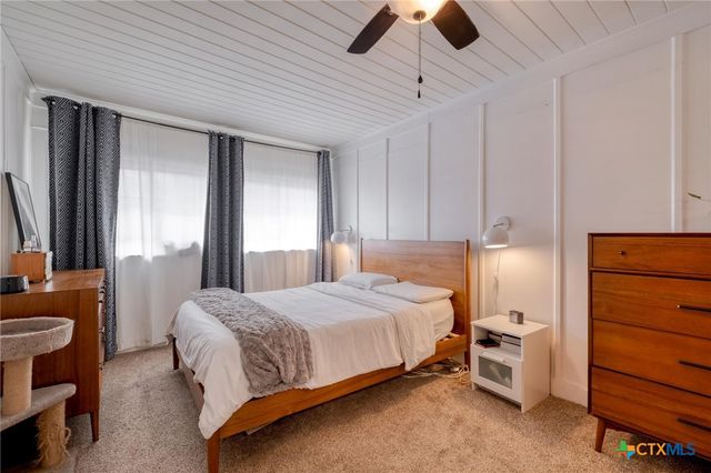 1233 Orange Street, Lockhart, TX 78644