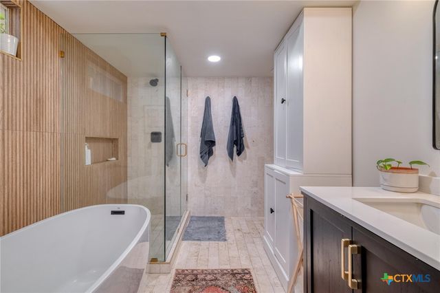 1233 Orange Street, Lockhart, TX 78644