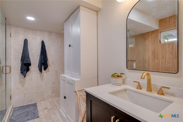 1233 Orange Street, Lockhart, TX 78644