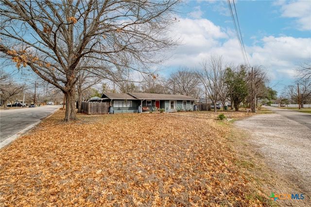 1233 Orange Street, Lockhart, TX 78644