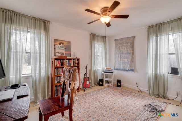 1233 Orange Street, Lockhart, TX 78644