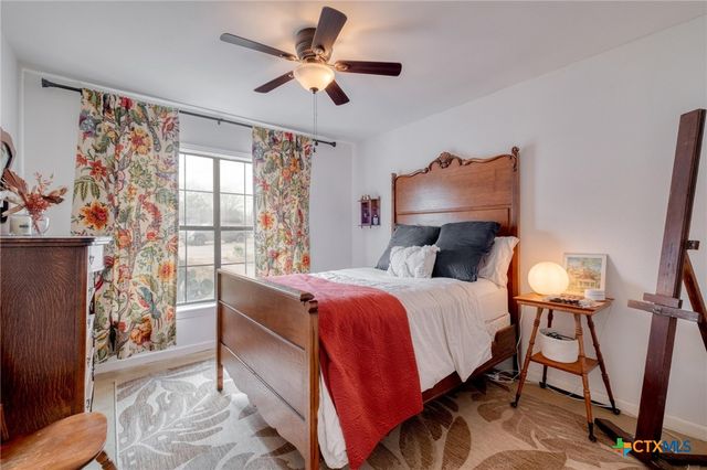 1233 Orange Street, Lockhart, TX 78644