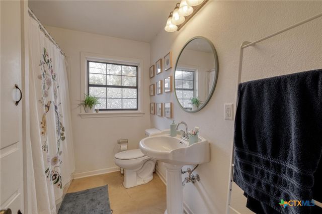 1233 Orange Street, Lockhart, TX 78644