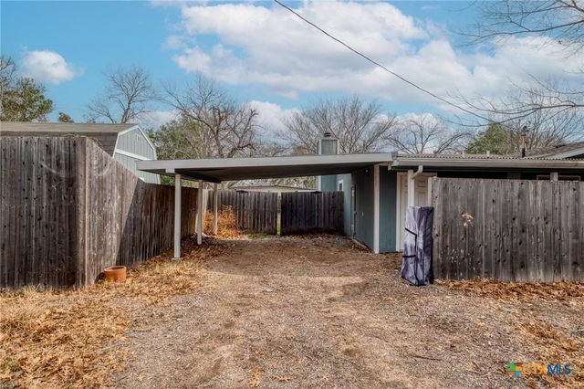 1233 Orange Street, Lockhart, TX 78644
