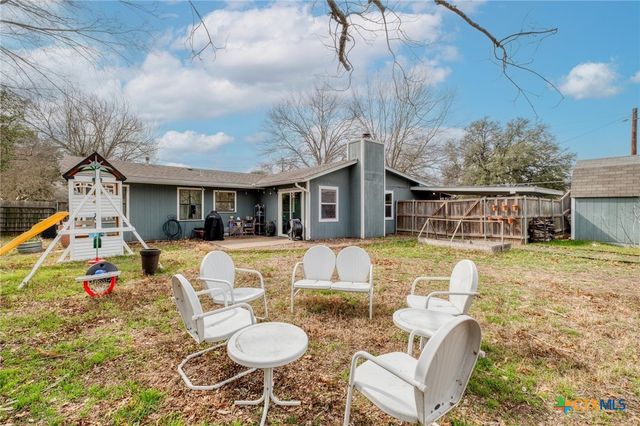 1233 Orange Street, Lockhart, TX 78644