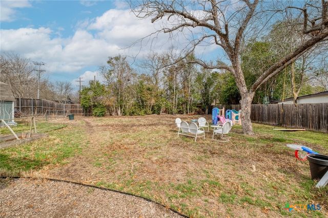 1233 Orange Street, Lockhart, TX 78644